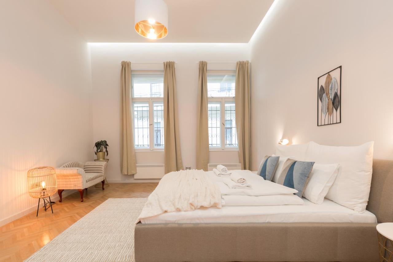 Space And Elegance In The Heart Of Apartament Budapesta